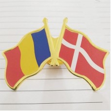 Insigna cu pin metalica 2 steaguri Romania si Danemarca