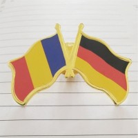 Insigna cu pin metalica 2 steaguri Romania si Germania