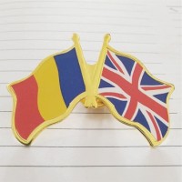Insigna cu pin metalica 2 steaguri Romania si Marea Britanie