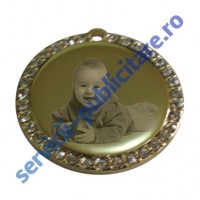 Pandantiv rotund 32mm placat cu Aur si pietre semipretioase, gravat
