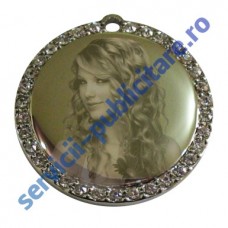 Pandantiv rotund 32mm placat cu Nichel si pietre semipretioase, gravat